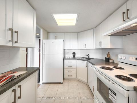 Photo 4 at 813 - 150 Alton Towers Circle, Milliken, Toronto