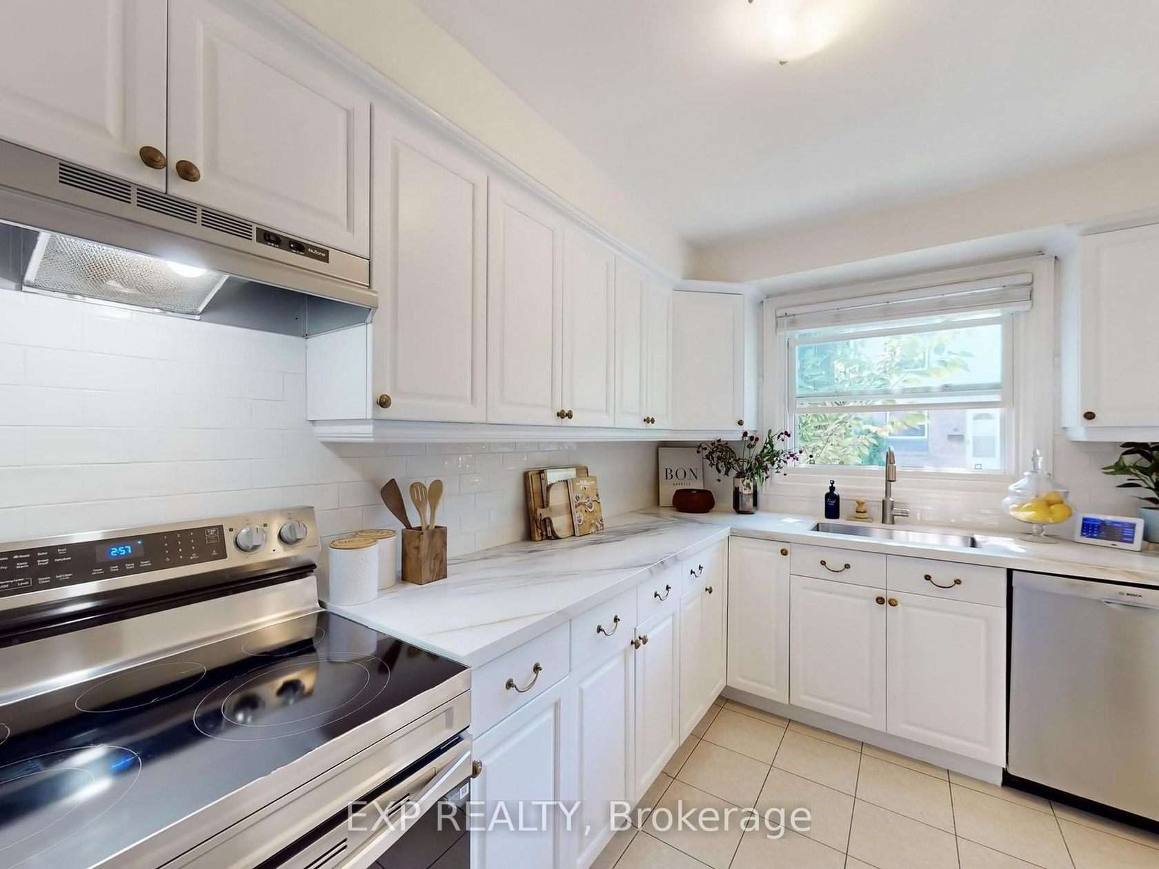28 - 6699 Falconer Drive, Streetsville, Mississauga 