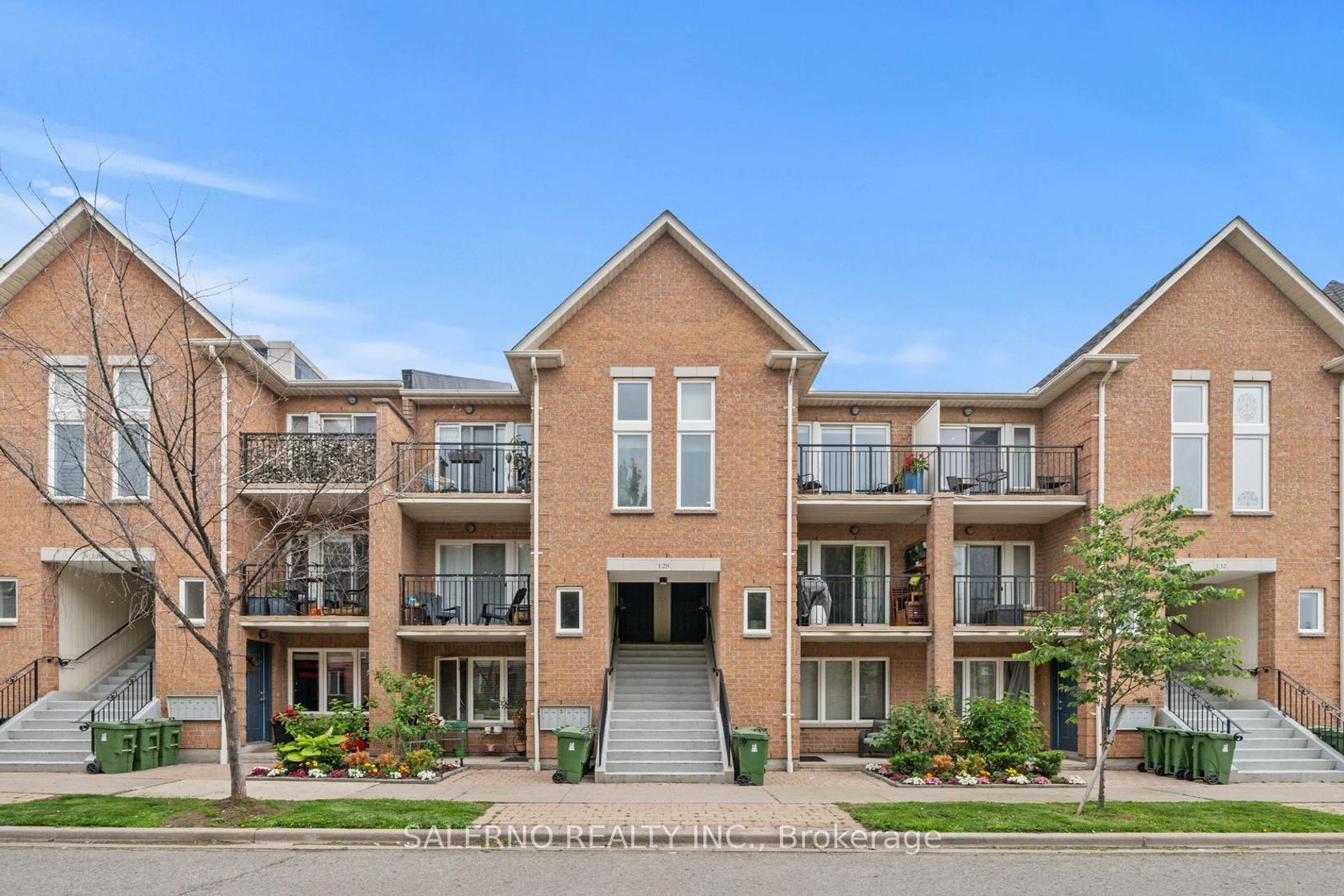 302 - 128 Aerodrome Crescent, Thorncliffe Park, Toronto 