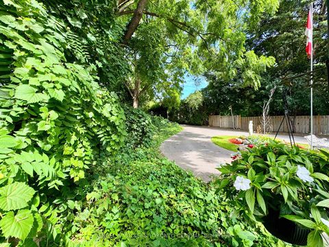 Photo 8 at 85 Yorkleigh Avenue, Humber Heights, Toronto