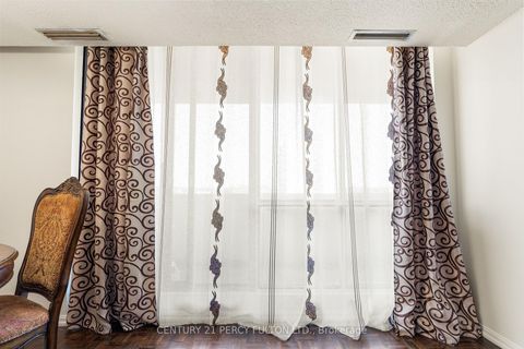 Photo 7 at 709 - 10 Stonehill Court, L'Amoreaux, Toronto