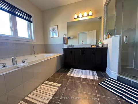 Photo 2 at 26 Plantain Lane, Oak Ridges Lake Wilcox, Richmond Hill