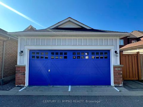 Photo 4 at 26 Plantain Lane, Oak Ridges Lake Wilcox, Richmond Hill