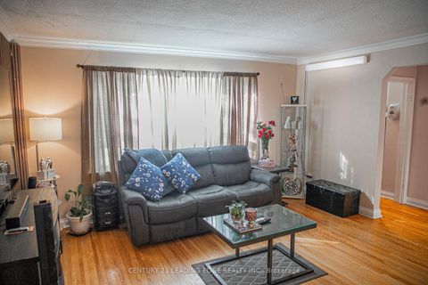 Photo 7 at 10 Yvonne Avenue, CFB, Toronto