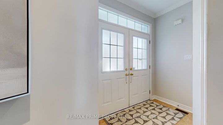 Photo 3 at 17 Raintree Crescent, Oak Ridges, Richmond Hill