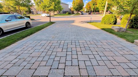 Photo 2 at 17 Raintree Crescent, Oak Ridges, Richmond Hill