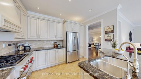 Photo 7 at 17 Raintree Crescent, Oak Ridges, Richmond Hill
