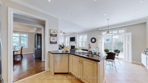 Photo 8 at 17 Raintree Crescent, Oak Ridges, Richmond Hill
