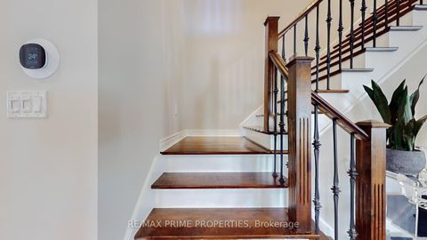 Photo 12 at 17 Raintree Crescent, Oak Ridges, Richmond Hill