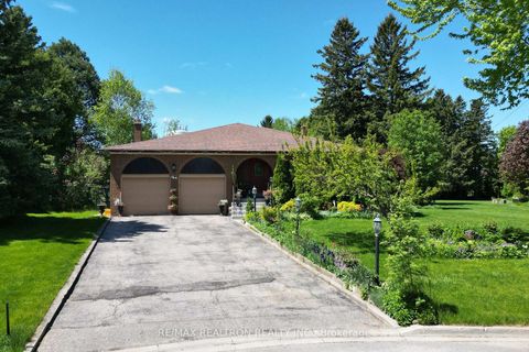 Photo 4 at 42 Banner Lane, King City, King Photo 4 at 42 Banner Lane, King City, King