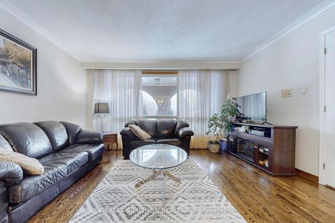 Photo 7 at 42 Banner Lane, King City, King Photo 7 at 42 Banner Lane, King City, King