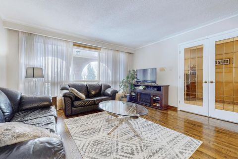 Photo 8 at 42 Banner Lane, King City, King Photo 8 at 42 Banner Lane, King City, King