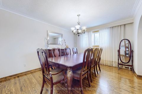 Photo 10 at 42 Banner Lane, King City, King Photo 10 at 42 Banner Lane, King City, King