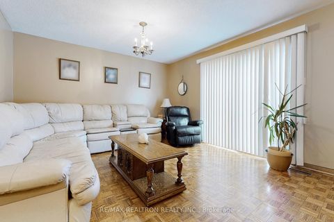 Photo 11 at 42 Banner Lane, King City, King Photo 11 at 42 Banner Lane, King City, King