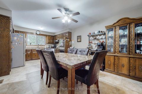 Photo 15 at 42 Banner Lane, King City, King Photo 15 at 42 Banner Lane, King City, King