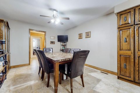 Photo 16 at 42 Banner Lane, King City, King Photo 16 at 42 Banner Lane, King City, King