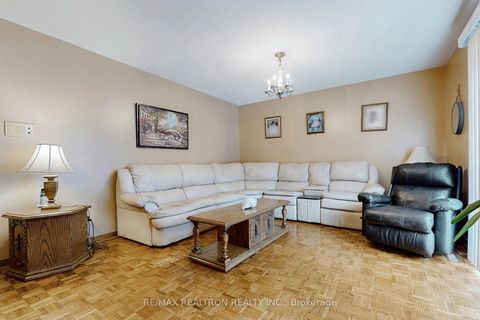 Photo 18 at 42 Banner Lane, King City, King Photo 18 at 42 Banner Lane, King City, King