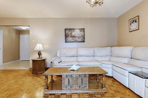 Photo 19 at 42 Banner Lane, King City, King Photo 19 at 42 Banner Lane, King City, King