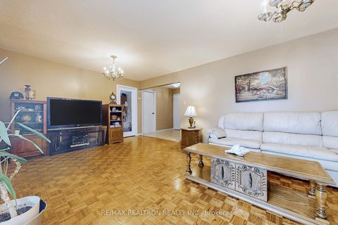 Photo 20 at 42 Banner Lane, King City, King Photo 20 at 42 Banner Lane, King City, King