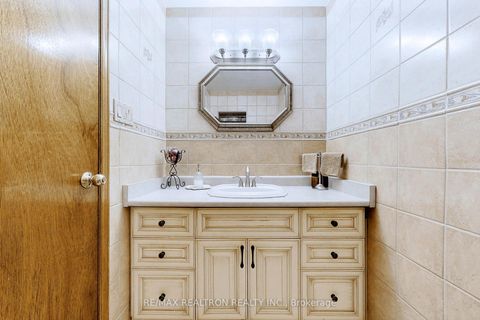 Photo 22 at 42 Banner Lane, King City, King Photo 22 at 42 Banner Lane, King City, King