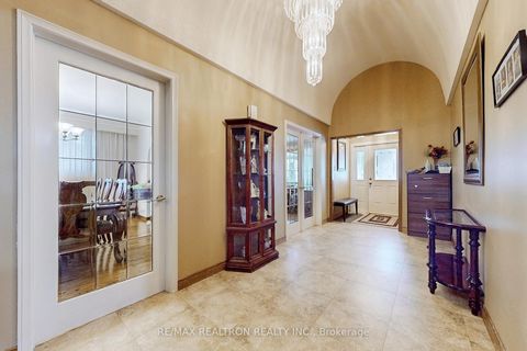 Photo 23 at 42 Banner Lane, King City, King Photo 23 at 42 Banner Lane, King City, King