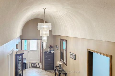 Photo 31 at 42 Banner Lane, King City, King Photo 31 at 42 Banner Lane, King City, King