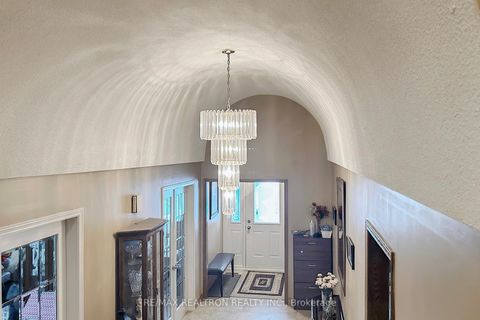 Photo 32 at 42 Banner Lane, King City, King Photo 32 at 42 Banner Lane, King City, King