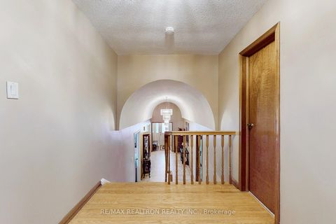 Photo 33 at 42 Banner Lane, King City, King Photo 33 at 42 Banner Lane, King City, King