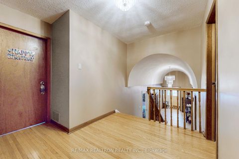 Photo 34 at 42 Banner Lane, King City, King Photo 34 at 42 Banner Lane, King City, King