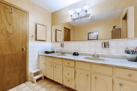 Photo 44 at 42 Banner Lane, King City, King Photo 44 at 42 Banner Lane, King City, King