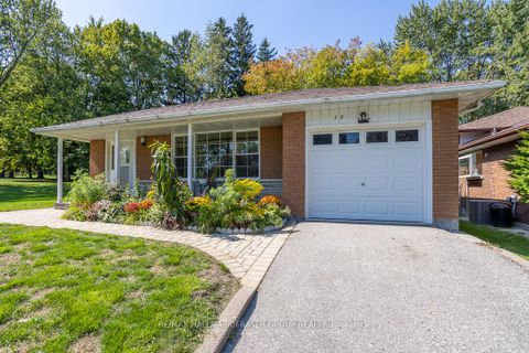 Photo 3 at 15 Stanland Drive, Scarborough Village, Toronto