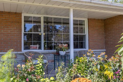 Photo 4 at 15 Stanland Drive, Scarborough Village, Toronto