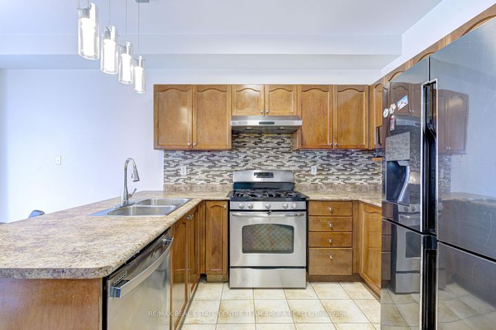 Photo 11 at 65 Pergola Way, Bram West, Brampton