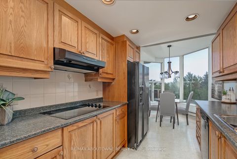 Photo 16 at 504 - 1903 Pilgrims Way, GA Glen Abbey, Oakville