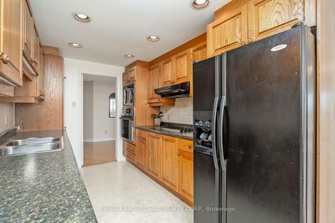 Photo 18 at 504 - 1903 Pilgrims Way, GA Glen Abbey, Oakville