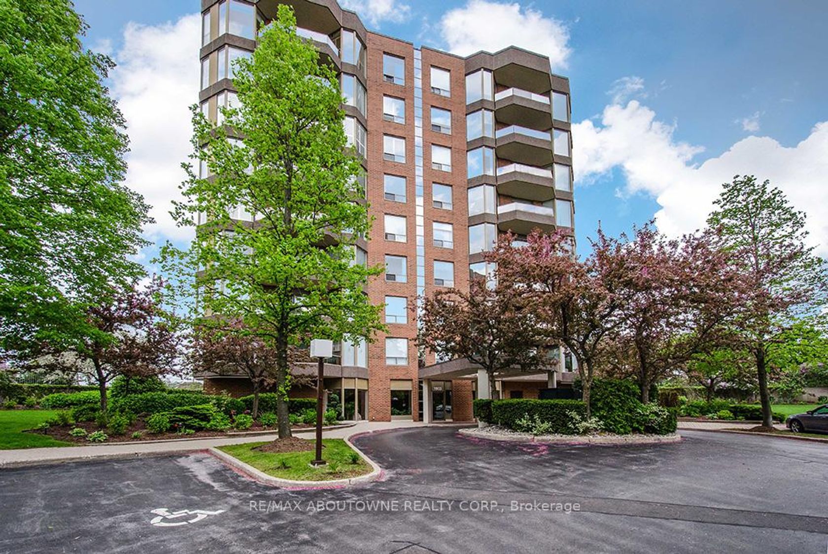 504 - 1903 Pilgrims Way, GA Glen Abbey, Oakville 
