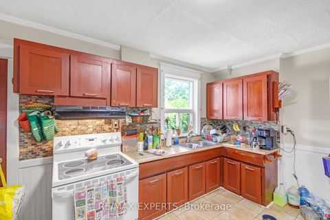 Photo 10 at 28 Mahoney Avenue, Mount Dennis, Toronto
