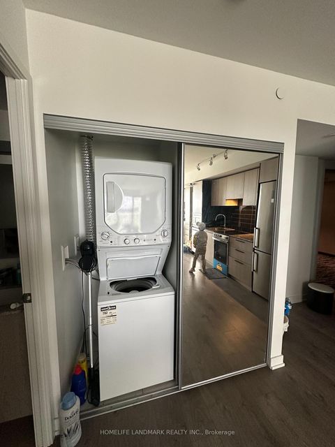 Photo 8 at 4007 - 501 Yonge Street E, Yonge Corridor, Toronto Photo 8 at 4007 - 501 Yonge Street E, Yonge Corridor, Toronto