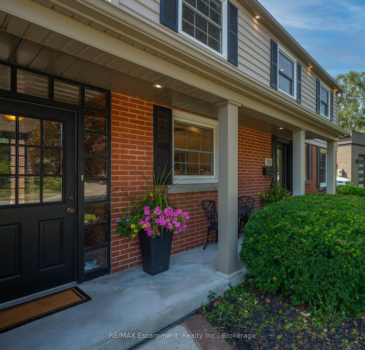 Photo 2 at 350 East Side Crescent, Brant, Burlington