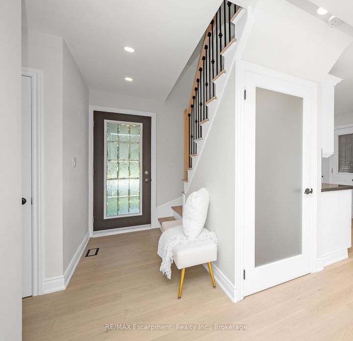 Photo 5 at 350 East Side Crescent, Brant, Burlington