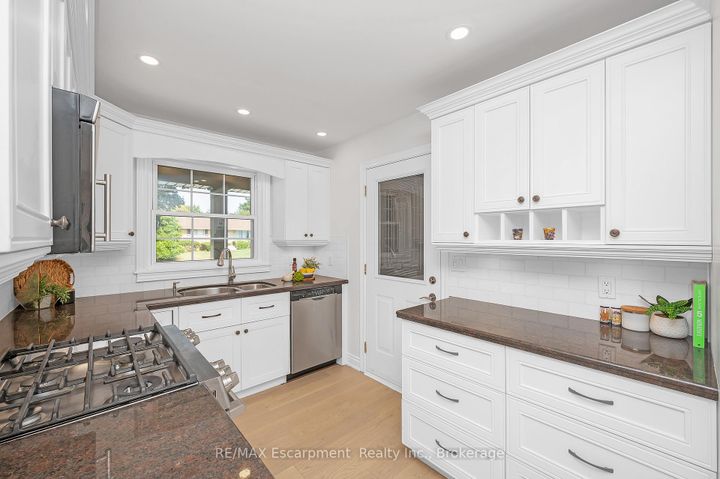 Photo 7 at 350 East Side Crescent, Brant, Burlington
