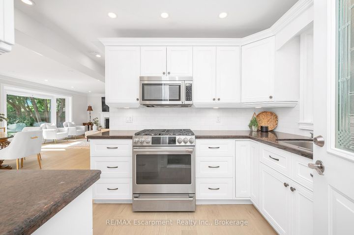 Photo 8 at 350 East Side Crescent, Brant, Burlington