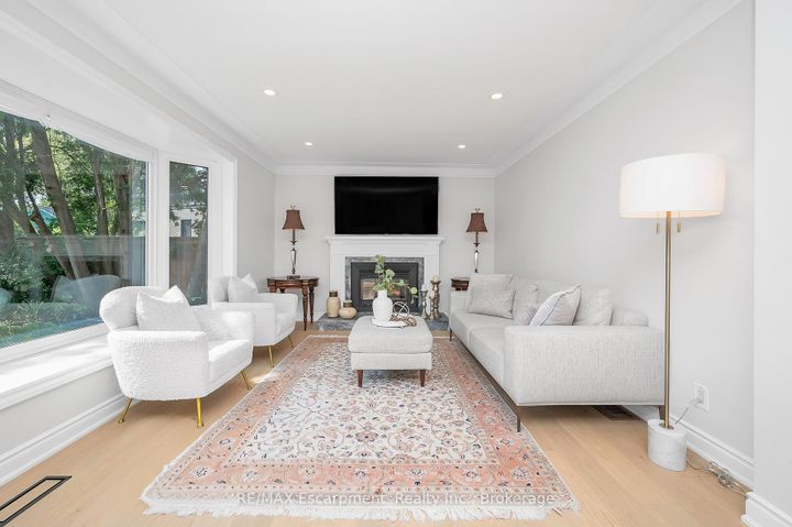 Photo 10 at 350 East Side Crescent, Brant, Burlington