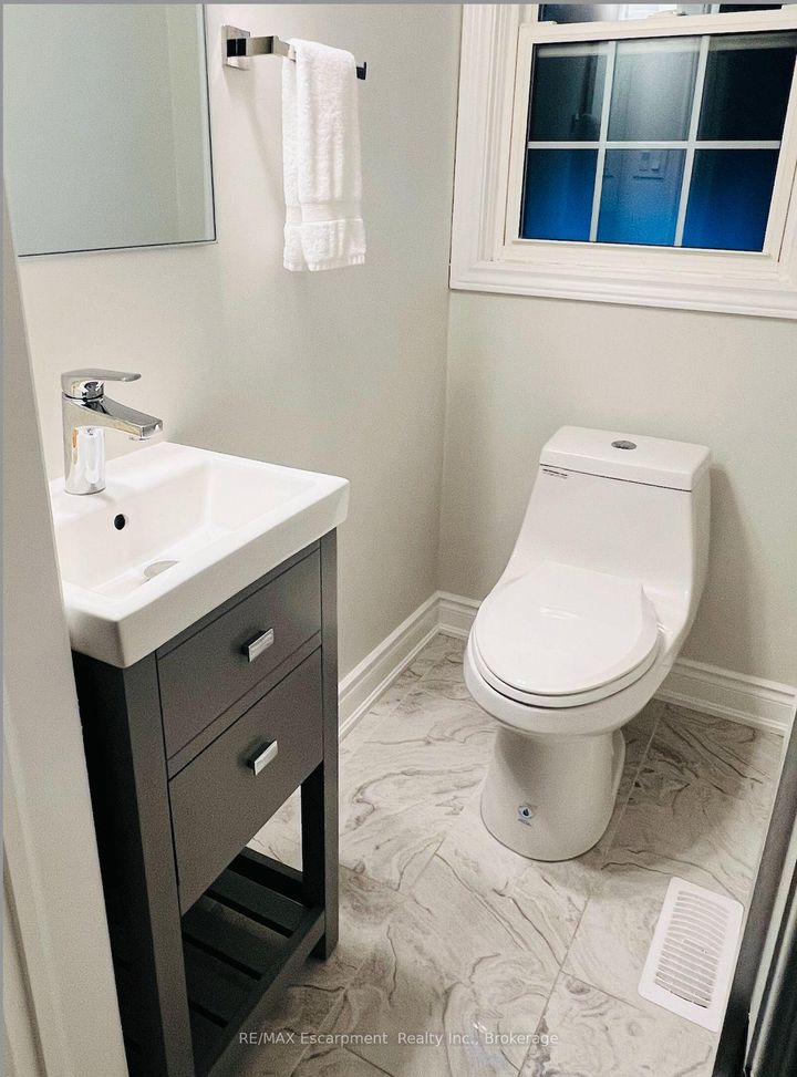 Photo 14 at 350 East Side Crescent, Brant, Burlington