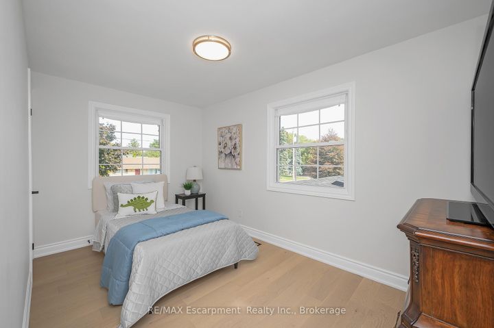 Photo 22 at 350 East Side Crescent, Brant, Burlington