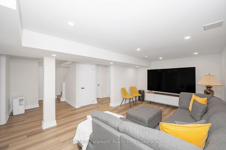 Photo 26 at 350 East Side Crescent, Brant, Burlington
