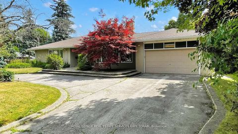 Photo 2 at 39 Harrison Road, Windfields, Toronto