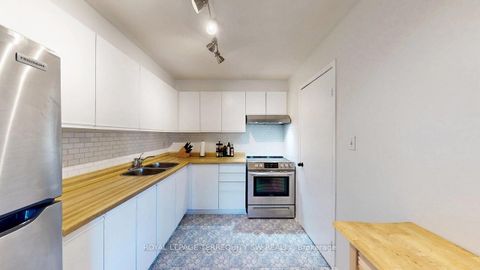 Photo 8 at 210 - 3835 Lake Shore Boulevard W, Long Branch, Toronto