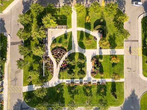Photo 2 at 906 - 725 Don Mill Road, Flemingdon Park, Toronto