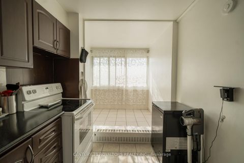 Photo 8 at 906 - 725 Don Mill Road, Flemingdon Park, Toronto